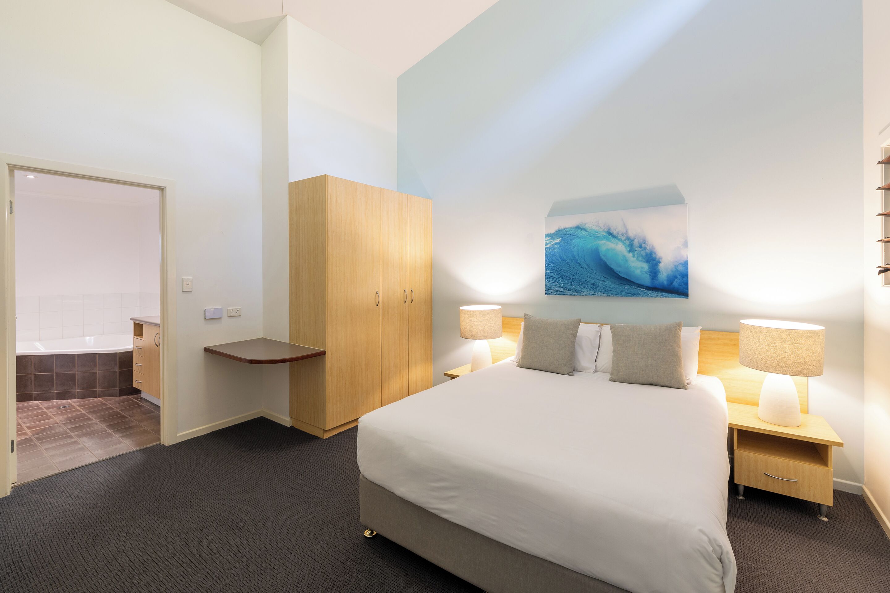 Leilighet, 1 soverom (Spa Apartment) | Skrivebord for bærbar PC og strykejern/-brett