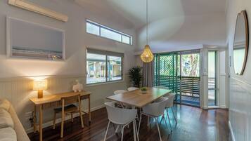 2 Bedroom Villa, 1 Bathroom | Esszimmer