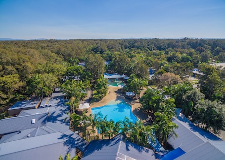 2 outdoor pools, sun loungers