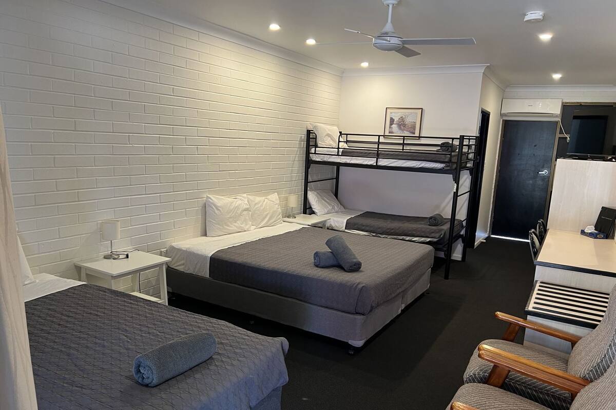 Bureau, espace de travail pour ordinateurs portables