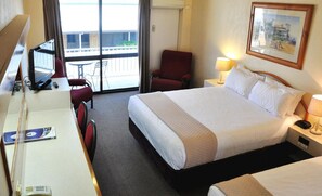 Premium bedding, pillow-top beds, in-room safe, iron/ironing board - Longreach Motor Inn (Longreach)