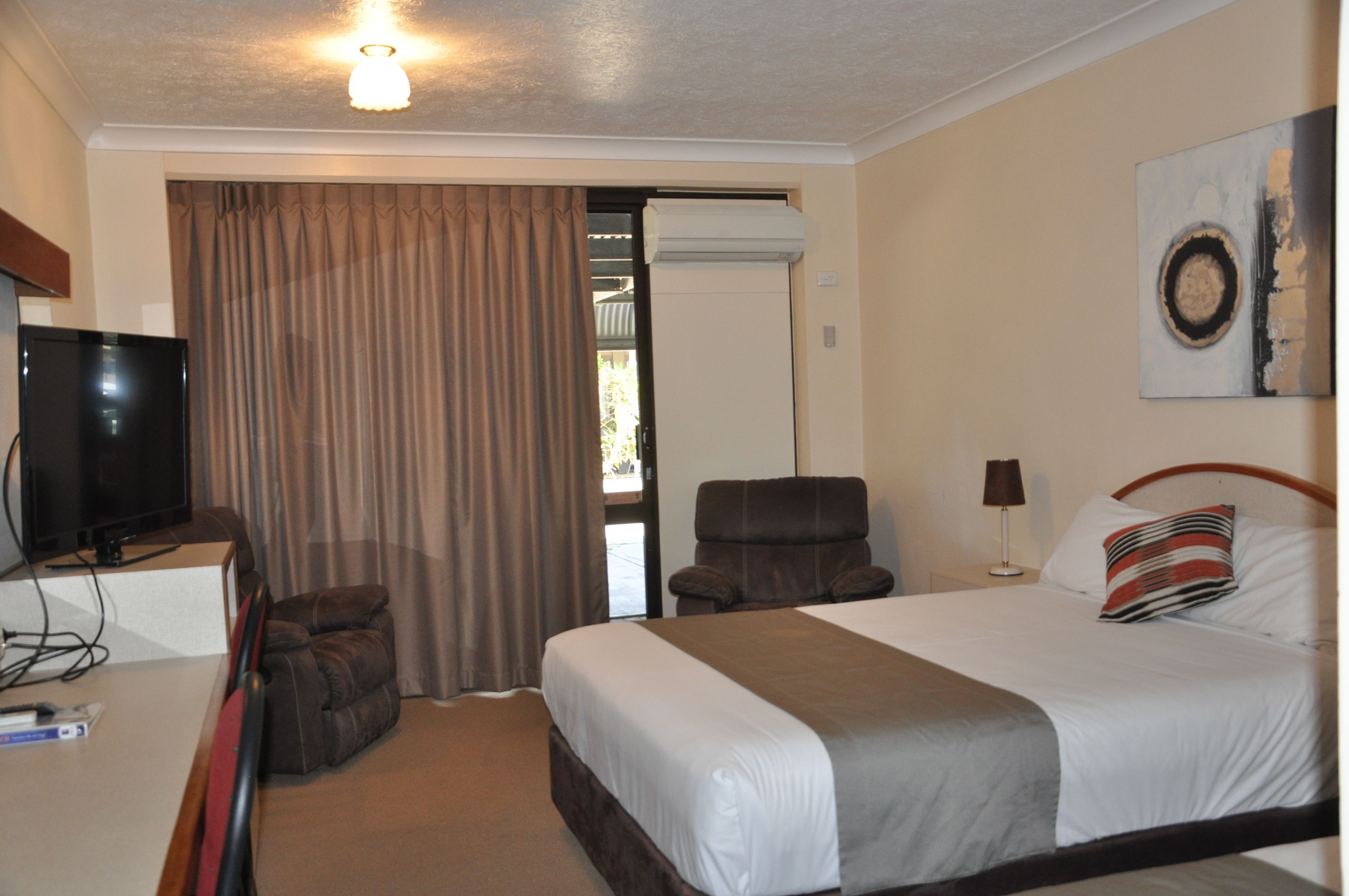 Premium bedding, pillowtop beds, in-room safe, iron/ironing board