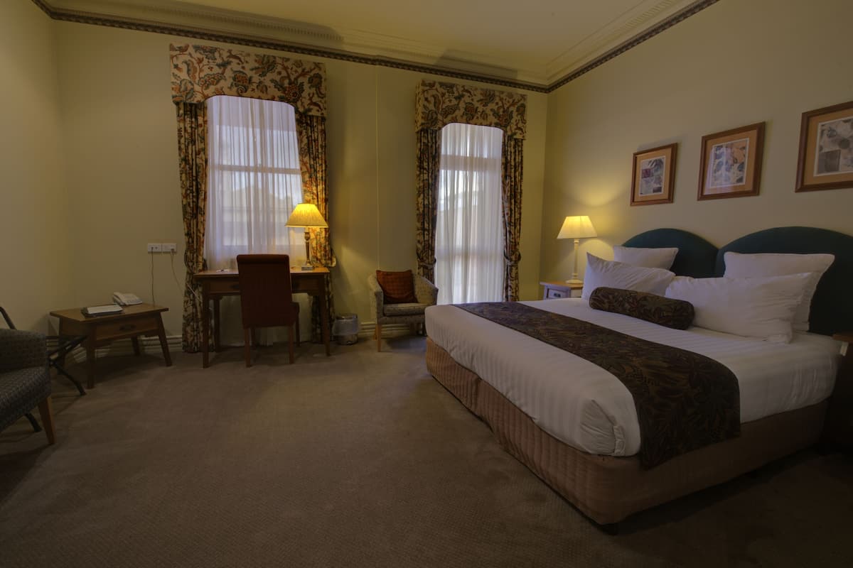 deluxe room | minibar, blackout curtains, iron/ironing board, cots/infant beds