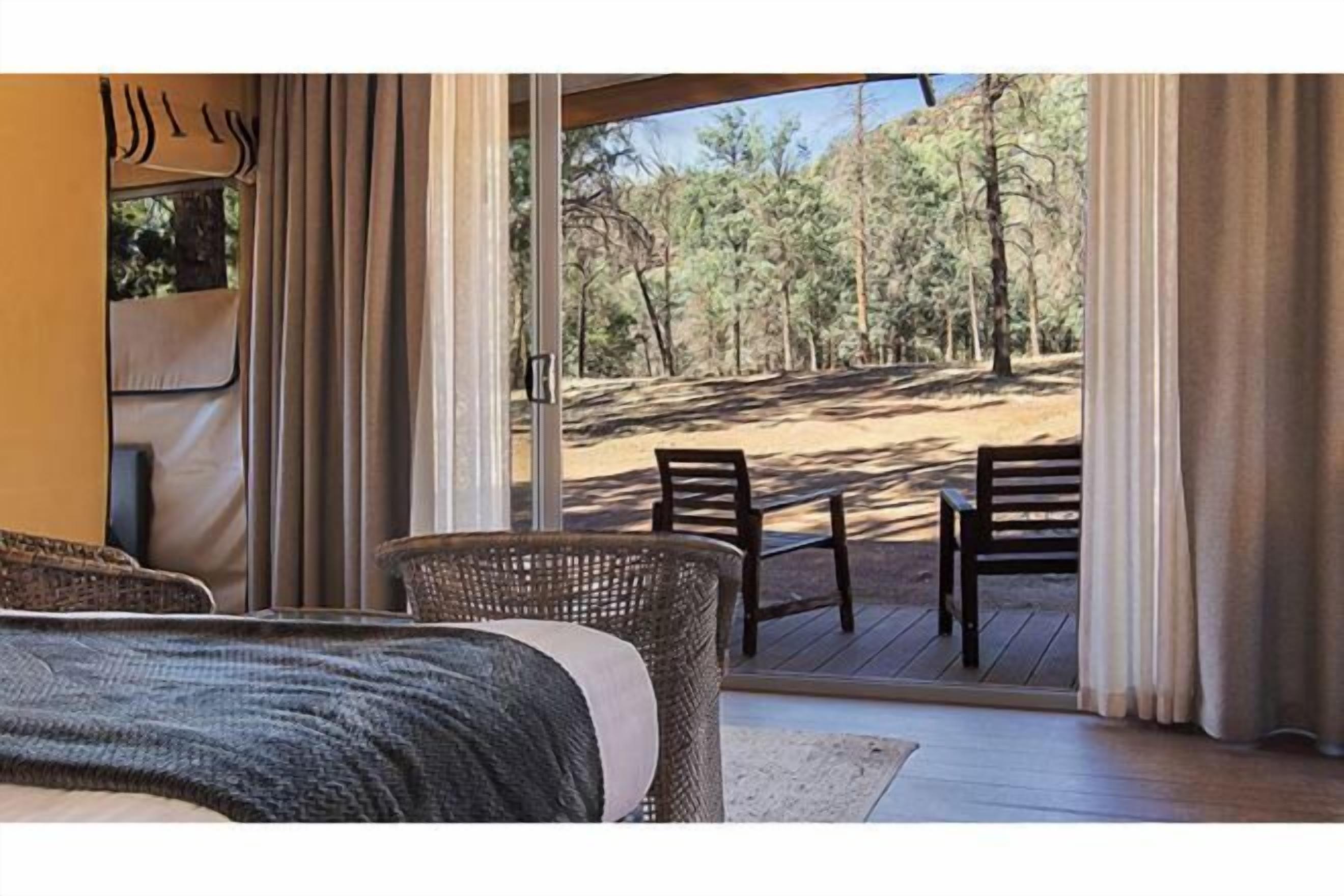 Verdunkelungsvorhänge, Bügeleisen/Bügelbrett, Bettwäsche