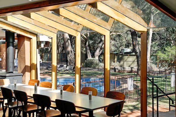 Breakfast and dinner served