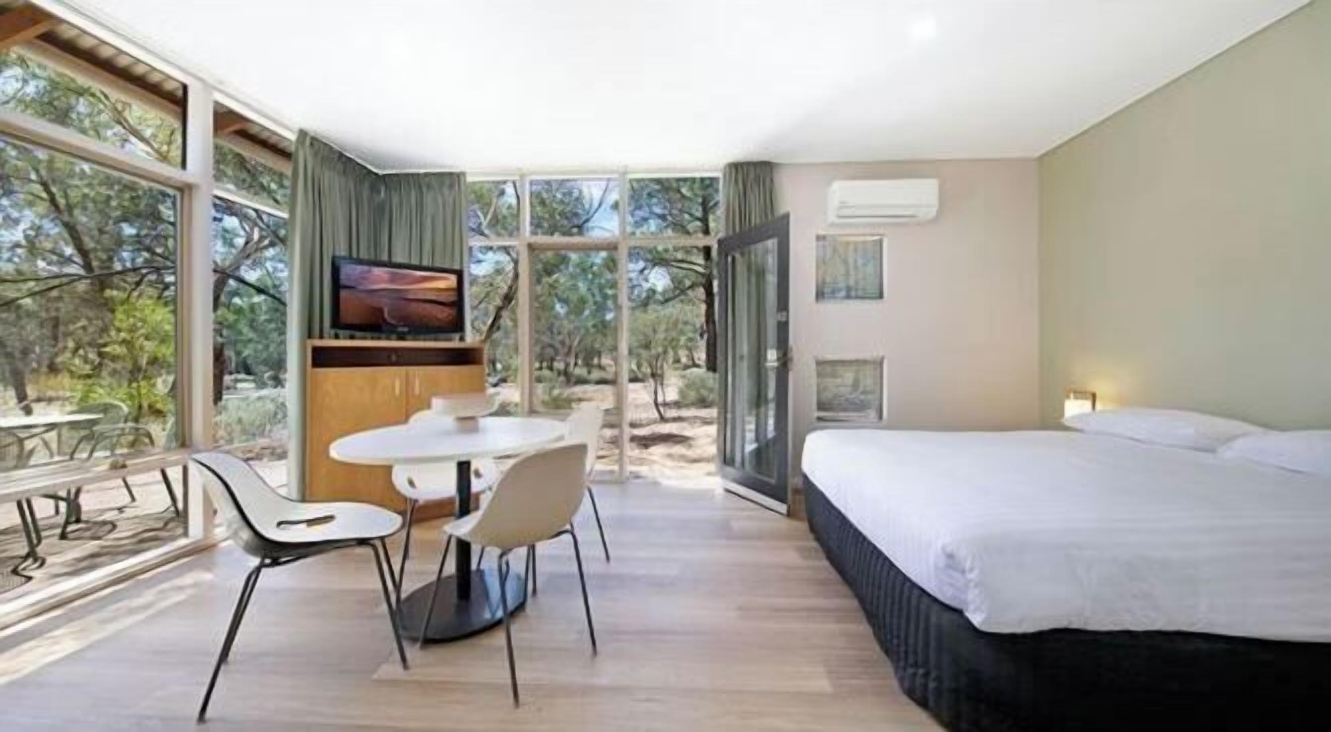 Verdunkelungsvorhänge, Bügeleisen/Bügelbrett, Bettwäsche