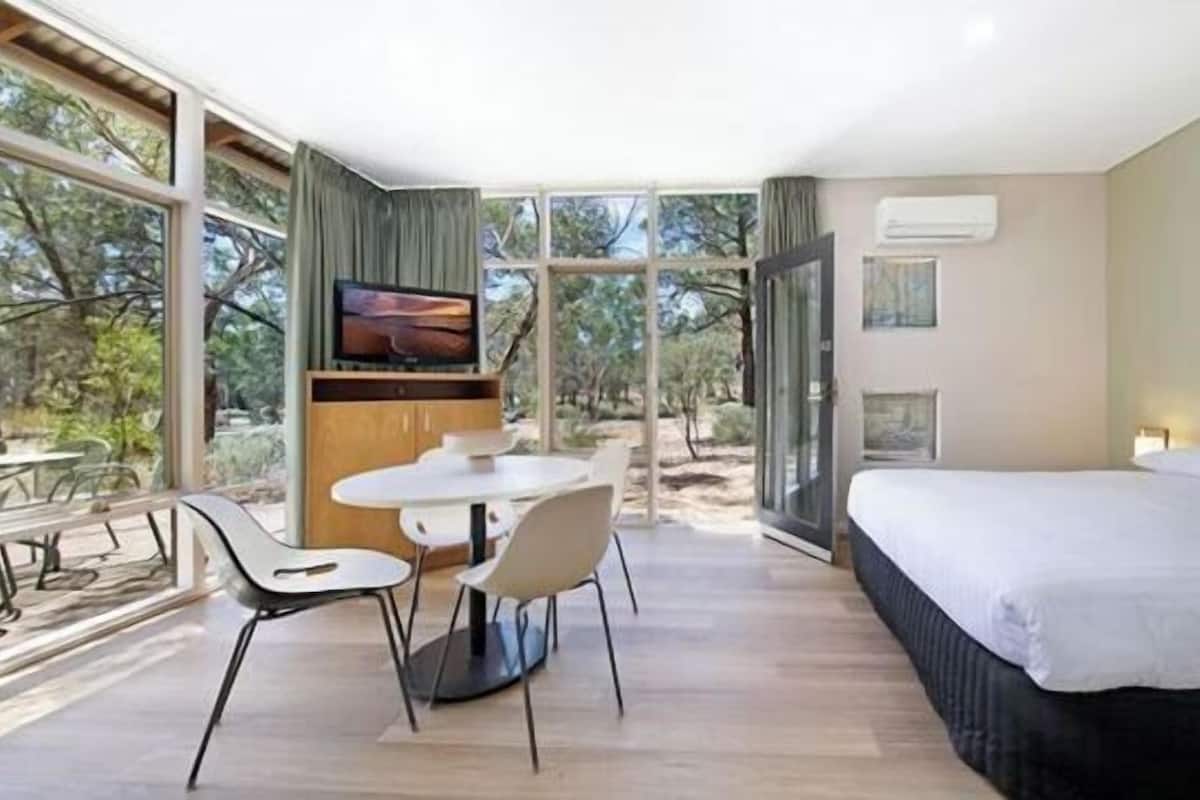 Verdunkelungsvorhänge, Bügeleisen/Bügelbrett, Bettwäsche