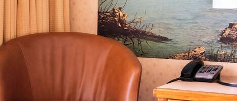 スーペリア ルーム クイーンベッド 1 台 バルコニー | デスク、WiFi (無料)、ベッドシーツ