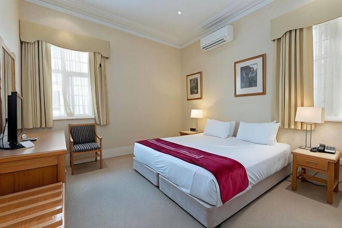 Desk, WiFi (free), bed sheets