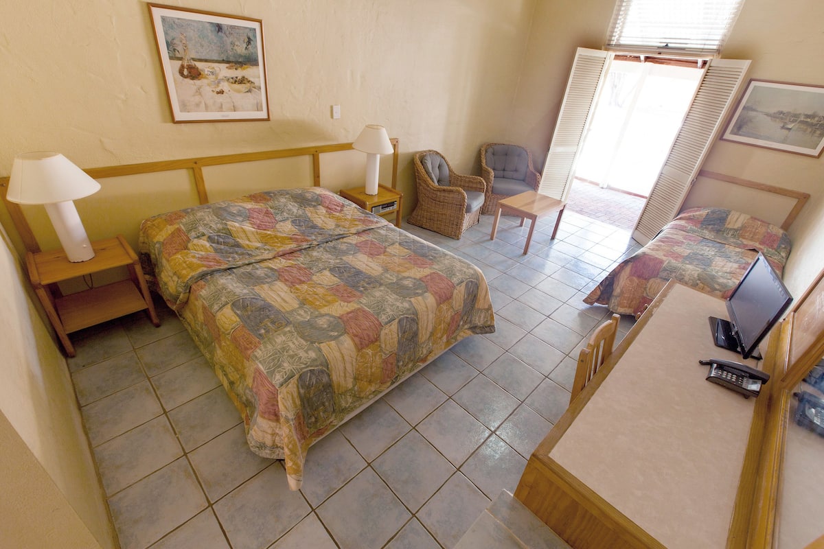 Deluxe Room, Multiple Beds | Desk, iron/ironing board, WiFi (free), bed sheets