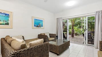 Economy Villa, 2 Bedrooms | 2 bedrooms, individually decorated, individually furnished, desk