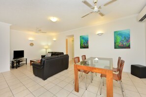 1 Bedroom Spa Ensuite Apartment  | Living room | 32-inch flat-screen TV with digital channels, TV, DVD player - Central Plaza Port Douglas Apartments (Port Douglas)