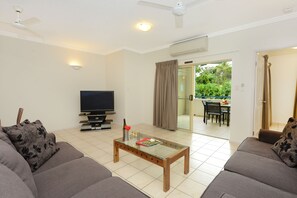 Apartment, 3 Bedrooms, Jetted Tub | Living room | 32-inch flat-screen TV with digital channels, TV, DVD player