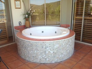 Shower, designer toiletries, hair dryer, towels - at Boathaven Bay Holiday Apartments (Airlie Beach)