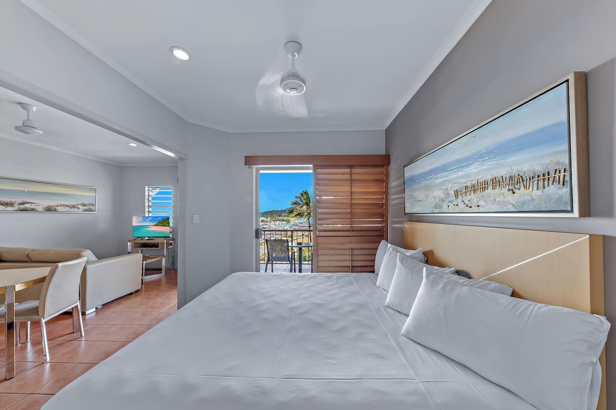 Top Floor Studio Spa Suite with Marina View