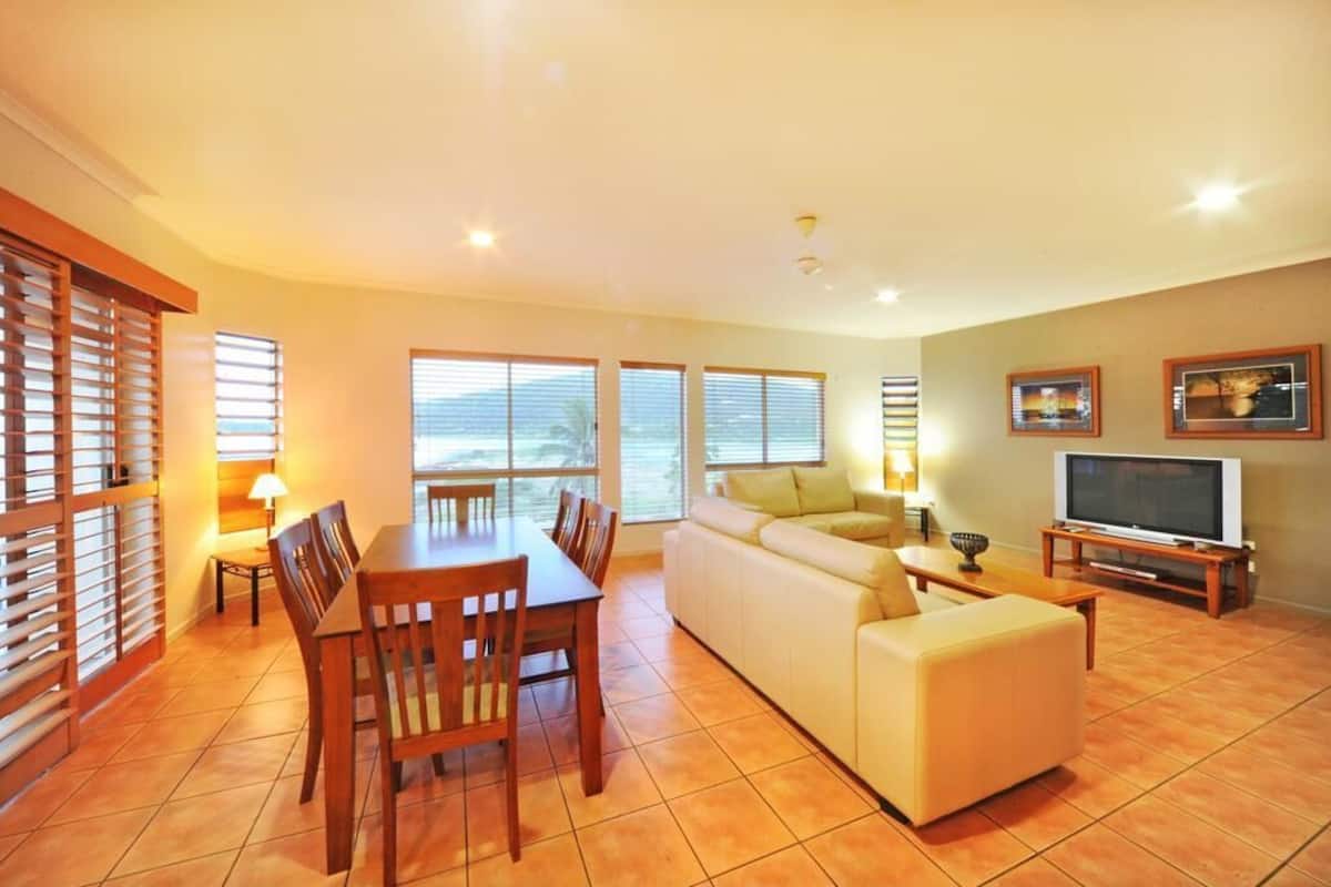 Living area | 68-cm flat-screen TV with digital channels, plasma TV, DVD player