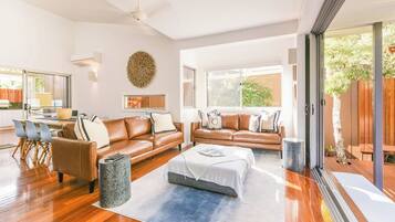 Luxury Villa, 3 Bedrooms | Individually furnished, iron/ironing board, cots/infant beds, bed sheets