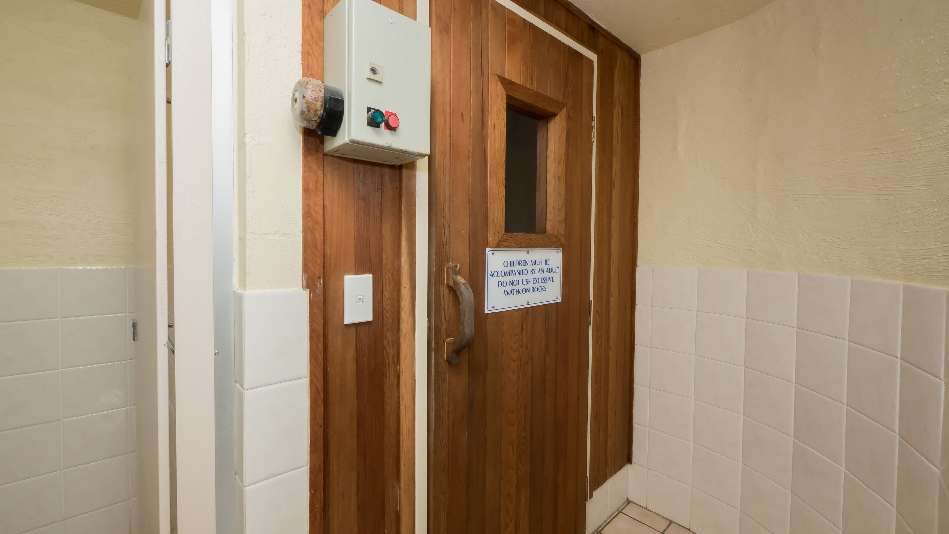 Norfolk Luxury Beachfront Apartments — image 21