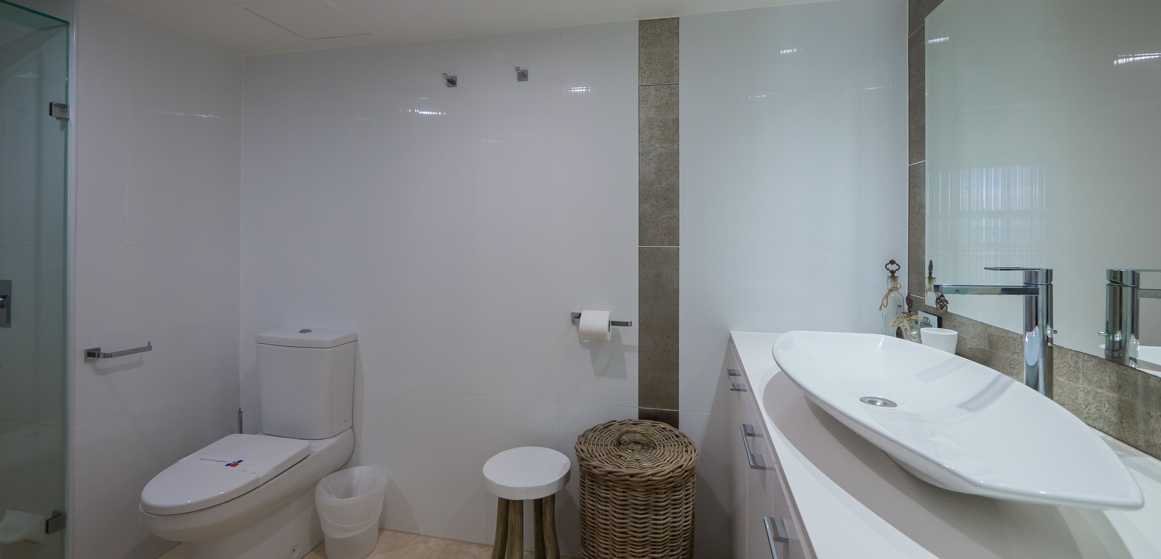 Norfolk Luxury Beachfront Apartments — image 12