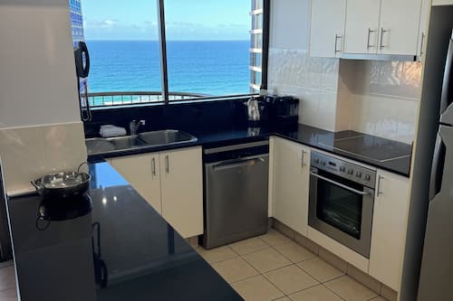 Deluxe Apartment, 3 Bedrooms, Beach View | Private kitchen | Full-size fridge, microwave, stovetop, dishwasher