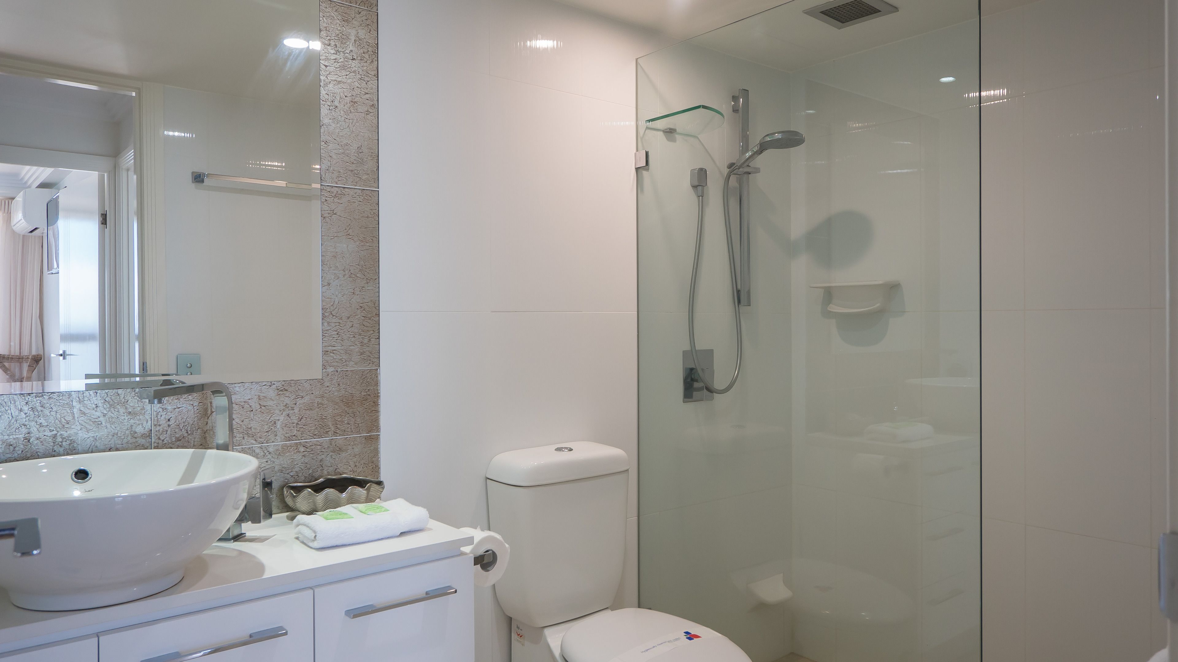 Norfolk Luxury Beachfront Apartments — image 13