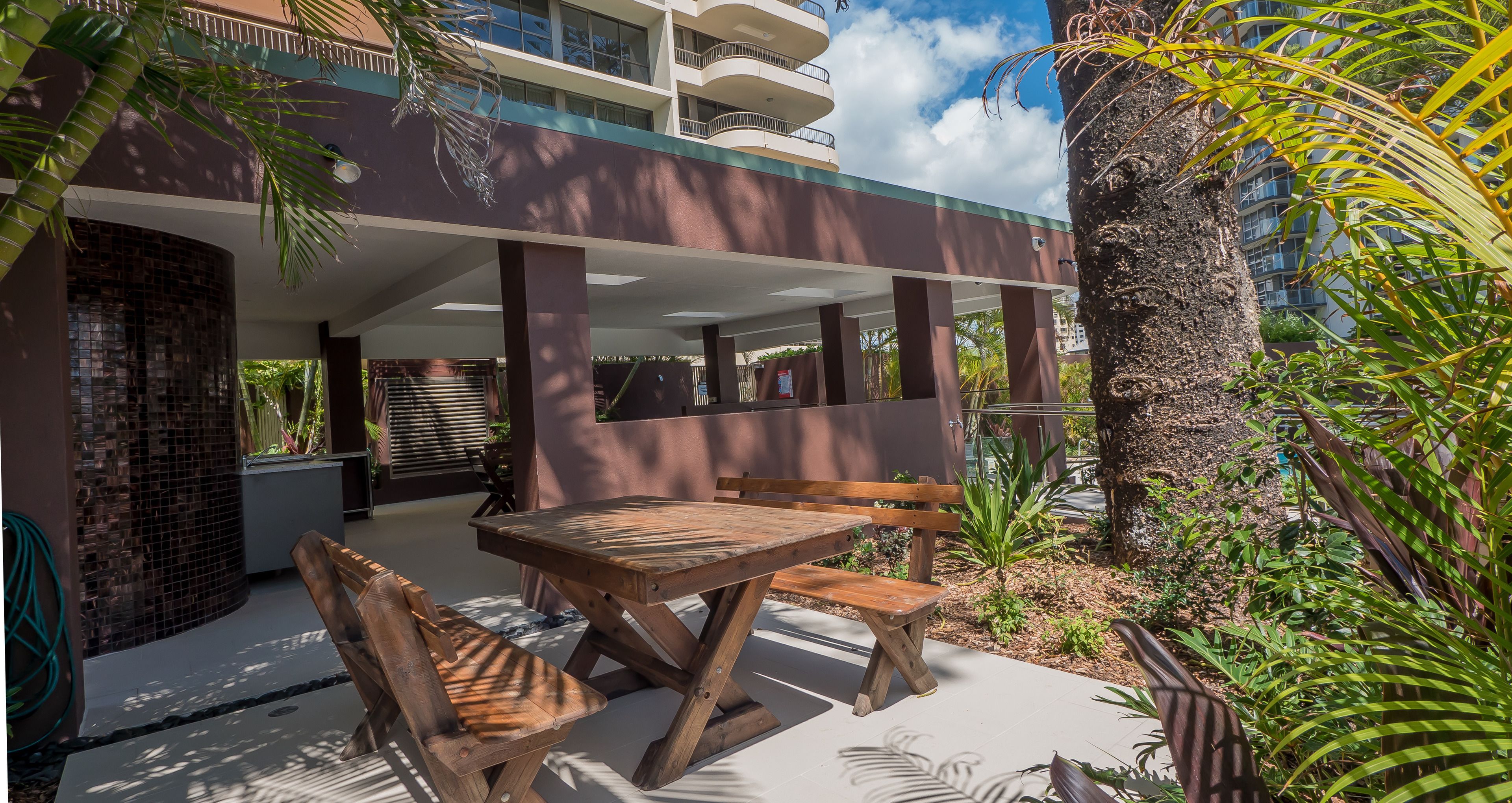 Norfolk Luxury Beachfront Apartments — image 17