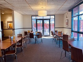 Se sirven desayunos, almuerzos, cenas y cocina local 