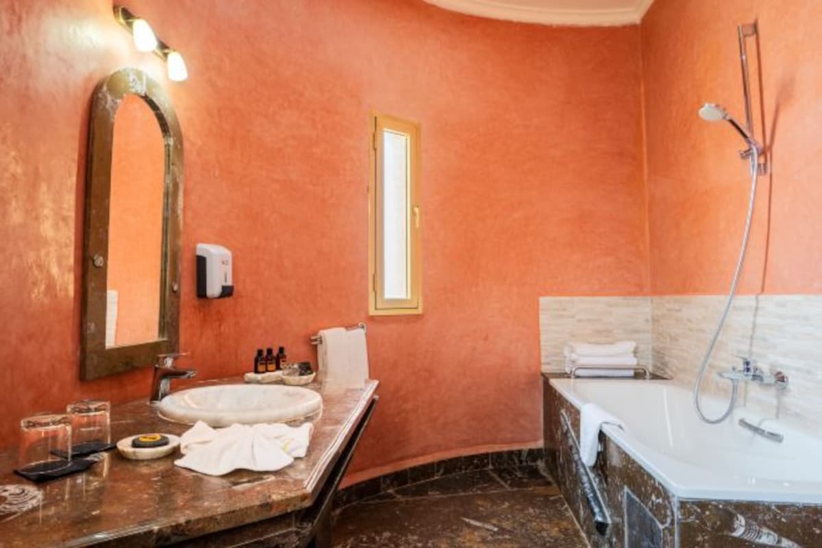 Bathroom | Separate tub and shower, jetted tub, designer toiletries, hair dryer