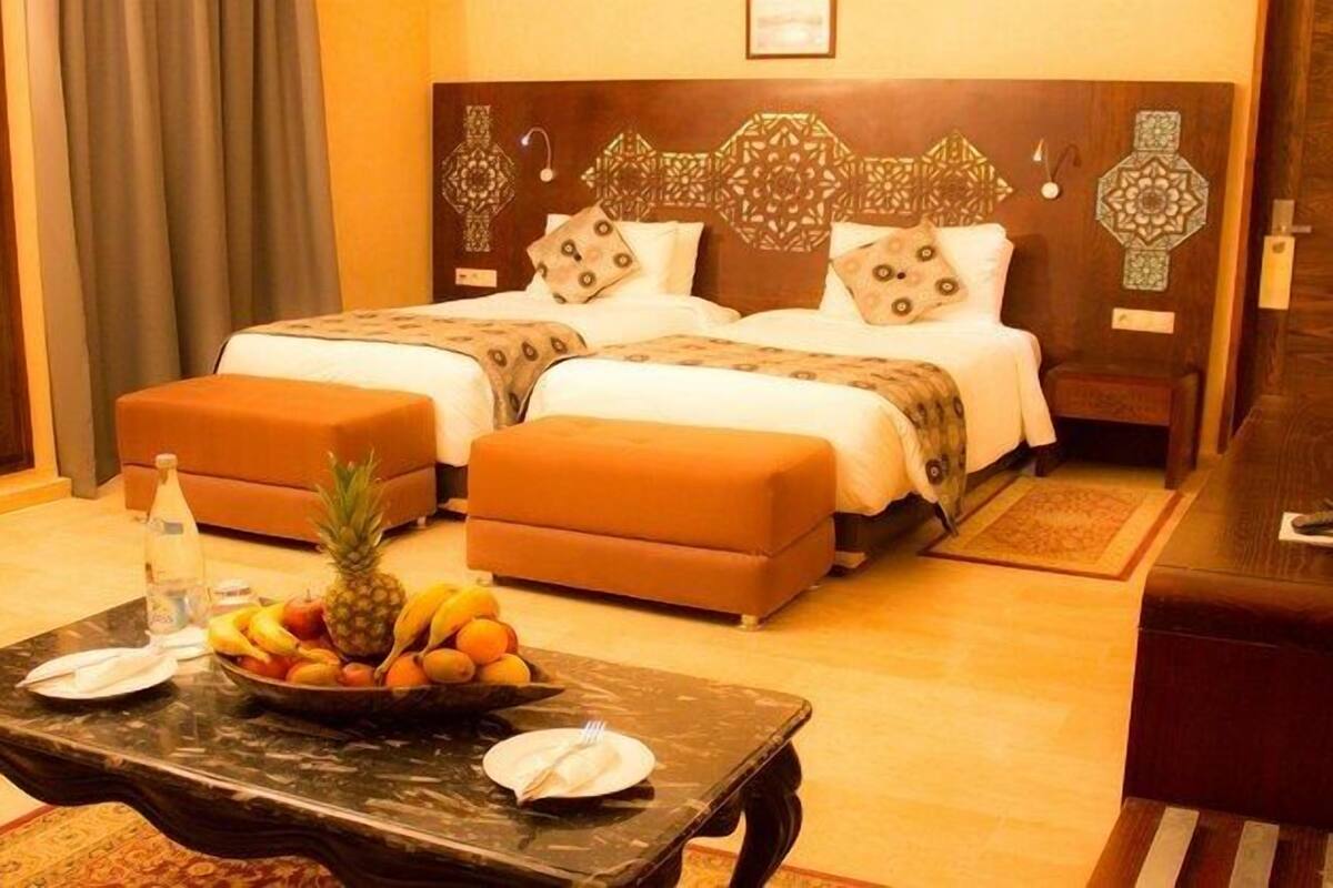 20 bedrooms, premium bedding, minibar, in-room safe