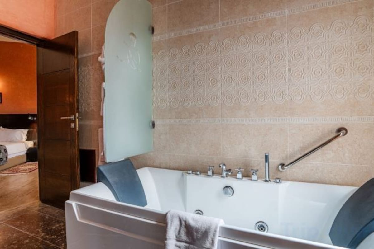 Bathroom | Separate tub and shower, jetted tub, designer toiletries, hair dryer