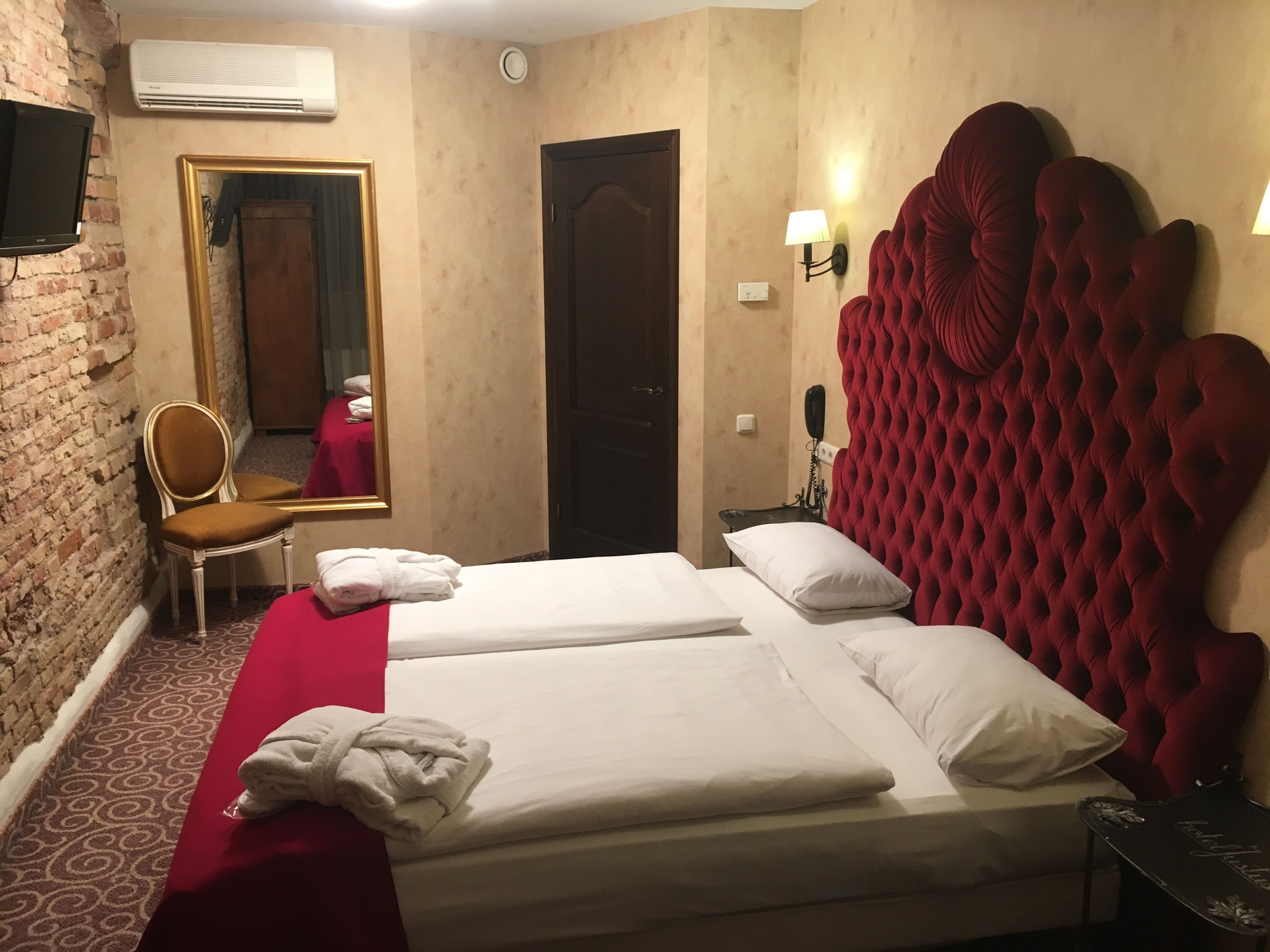 奢华套房, 1 张特大床 | 防过敏的被褥、迷你吧、客房内 保险箱、特色装修