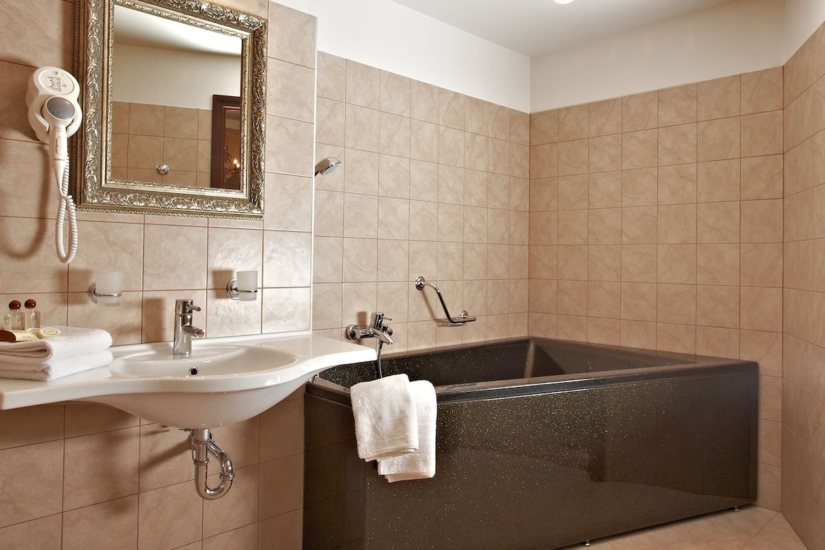 luxury suite, 1 king bed | bathroom | shower, free toiletries, hair dryer, towels