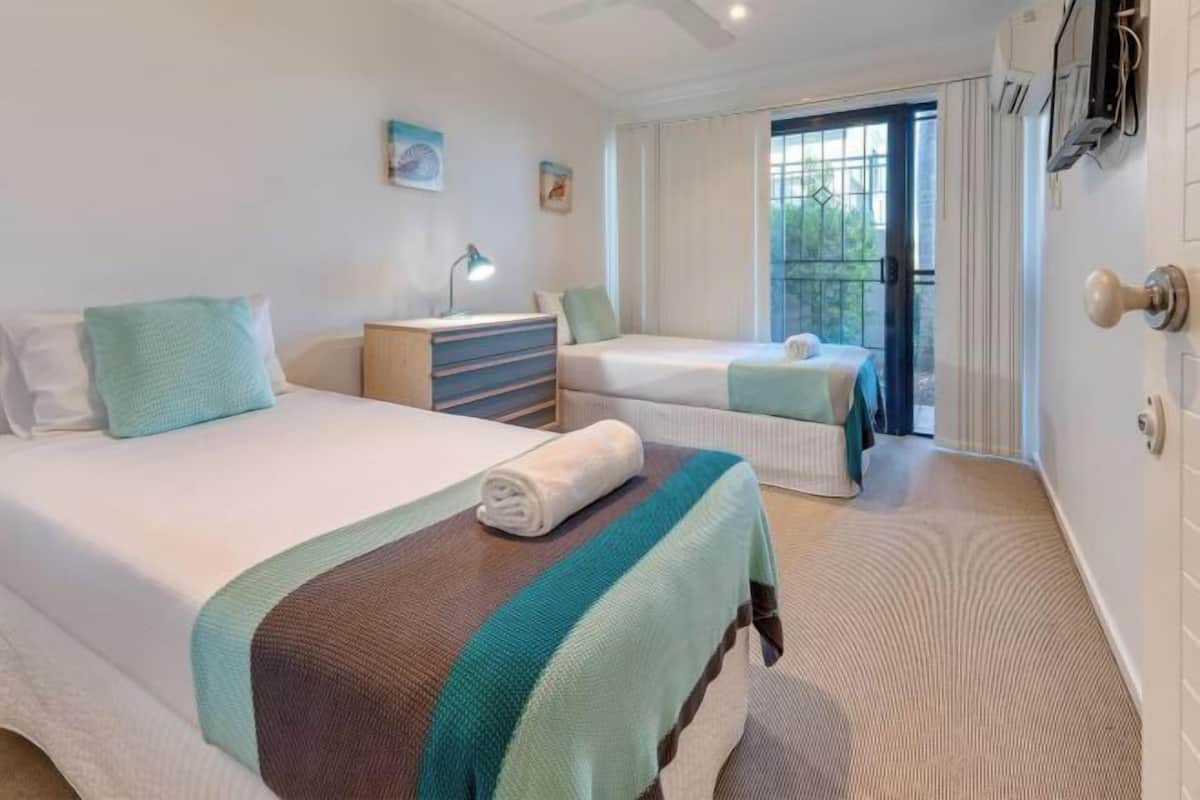1 bedroom, individually decorated, individually furnished