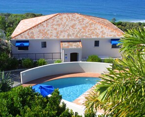 2 outdoor pools, pool umbrellas, pool loungers - The Point Coolum Beach (Coolum Beach)