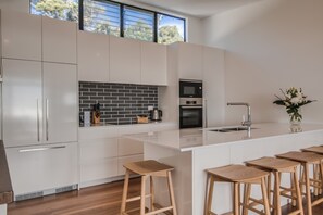 Private kitchen - The Point Coolum Beach (Coolum Beach)