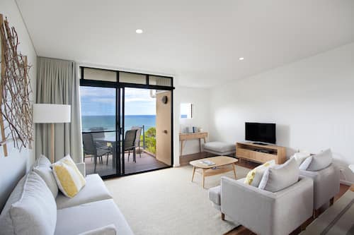 Townhome, 2 Bedrooms, Ocean View, Sea Facing | Living room | 60-inch TV with cable channels
