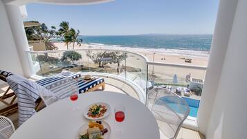 One Bedroom Beachfront Penthouse | Balcony