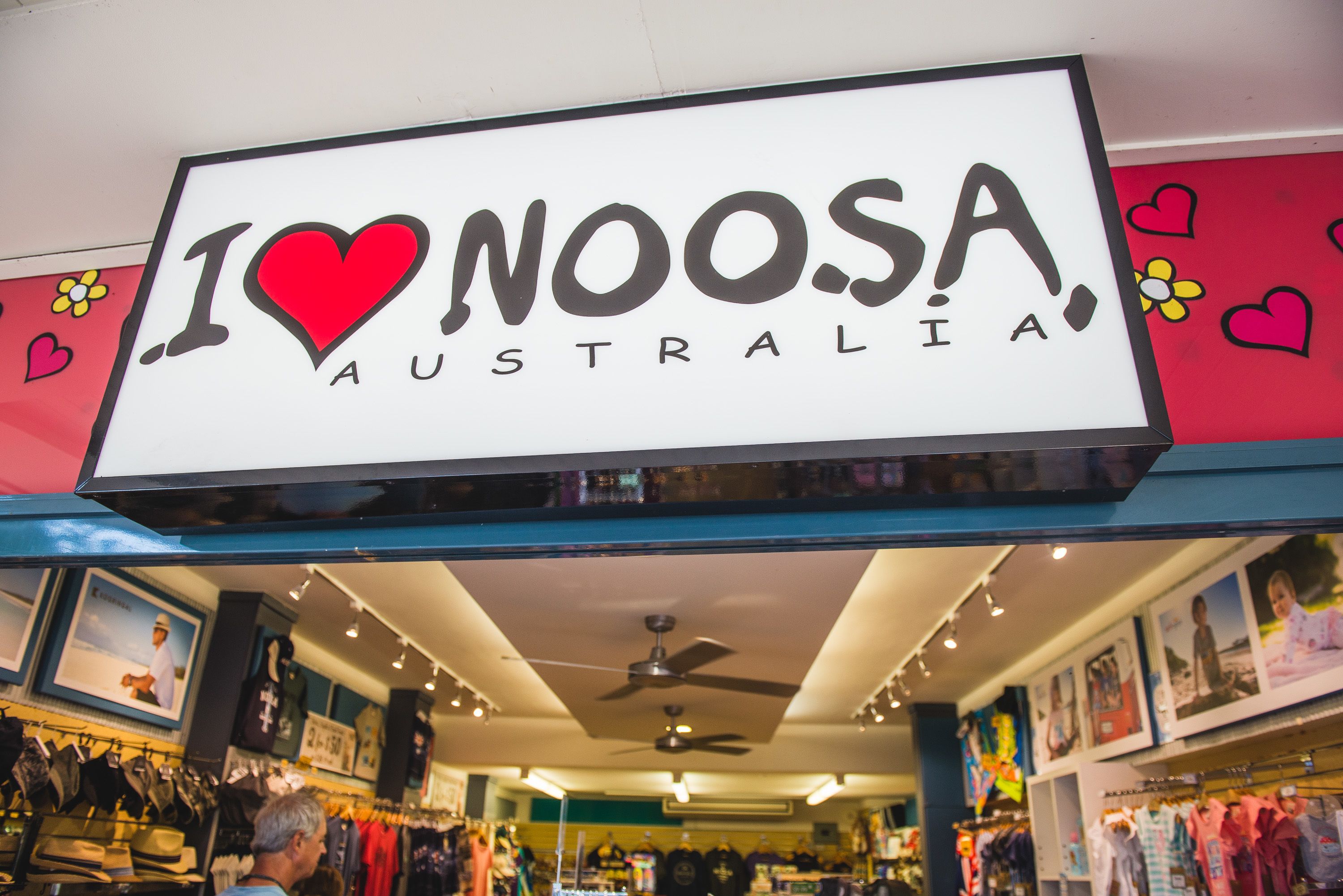 A storefront with a sign that reads "I ♥ NOOSA, AUSTRALIA".