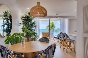 In-room dining - Tingirana Noosa (Noosa Heads)