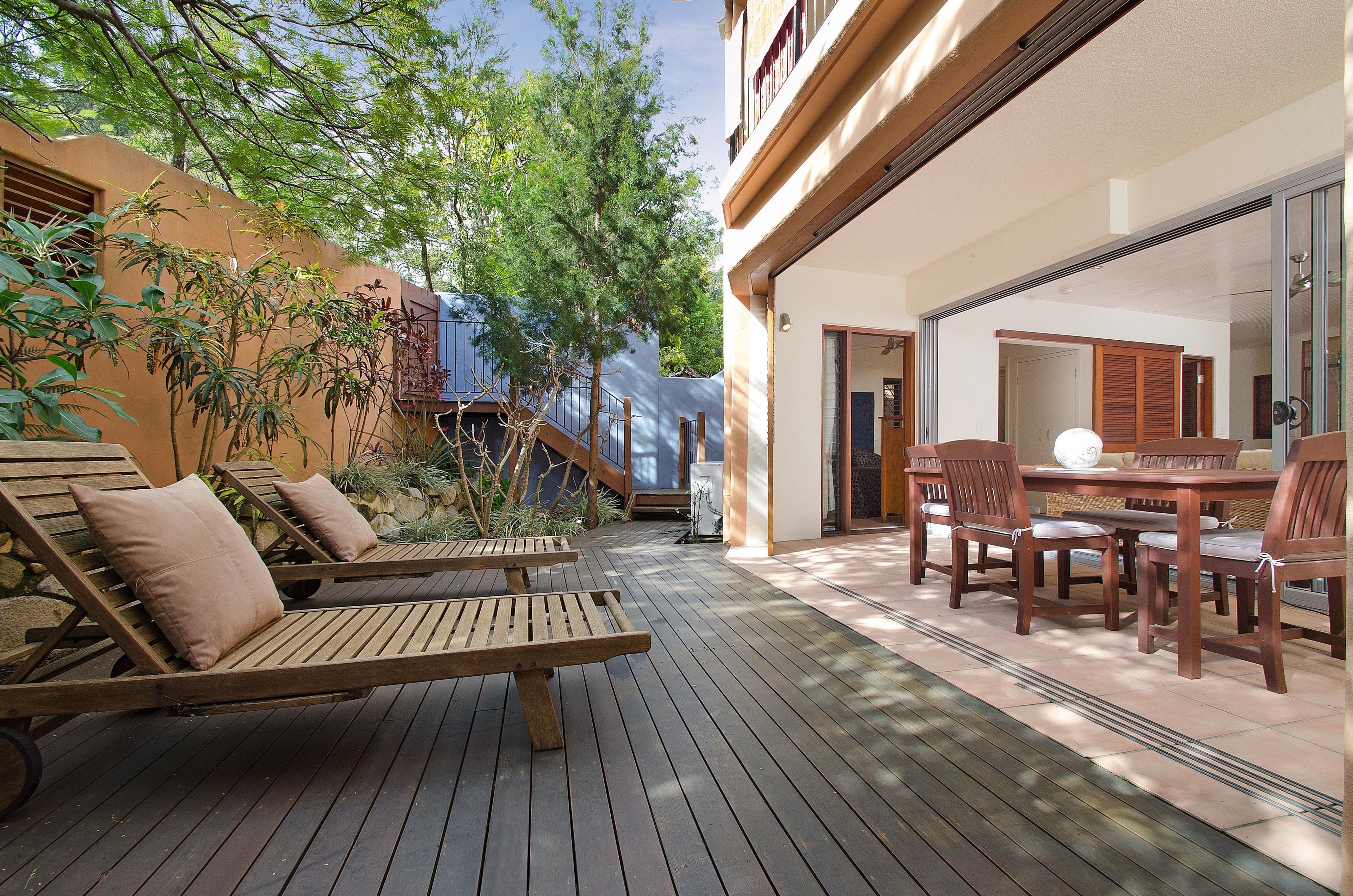 Luxury Courtyard Apartment  (Queen) | Terrace/patio