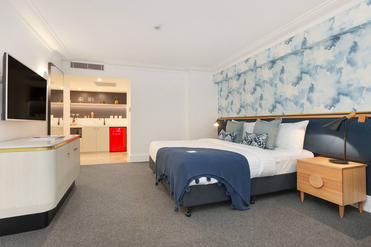 Boutique District Studio | Down duvets, minibar, in-room safe, iron/ironing board
