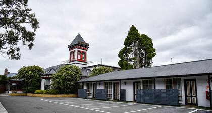 Hobart Tower Motel