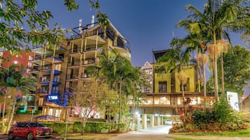 Façade de lâhĂ©bergement - soirĂ©e/nuit