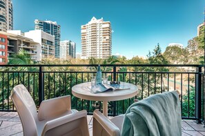One Bedroom Apartment | Balcon