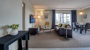 Superior One Bedroom Apartment | Living area