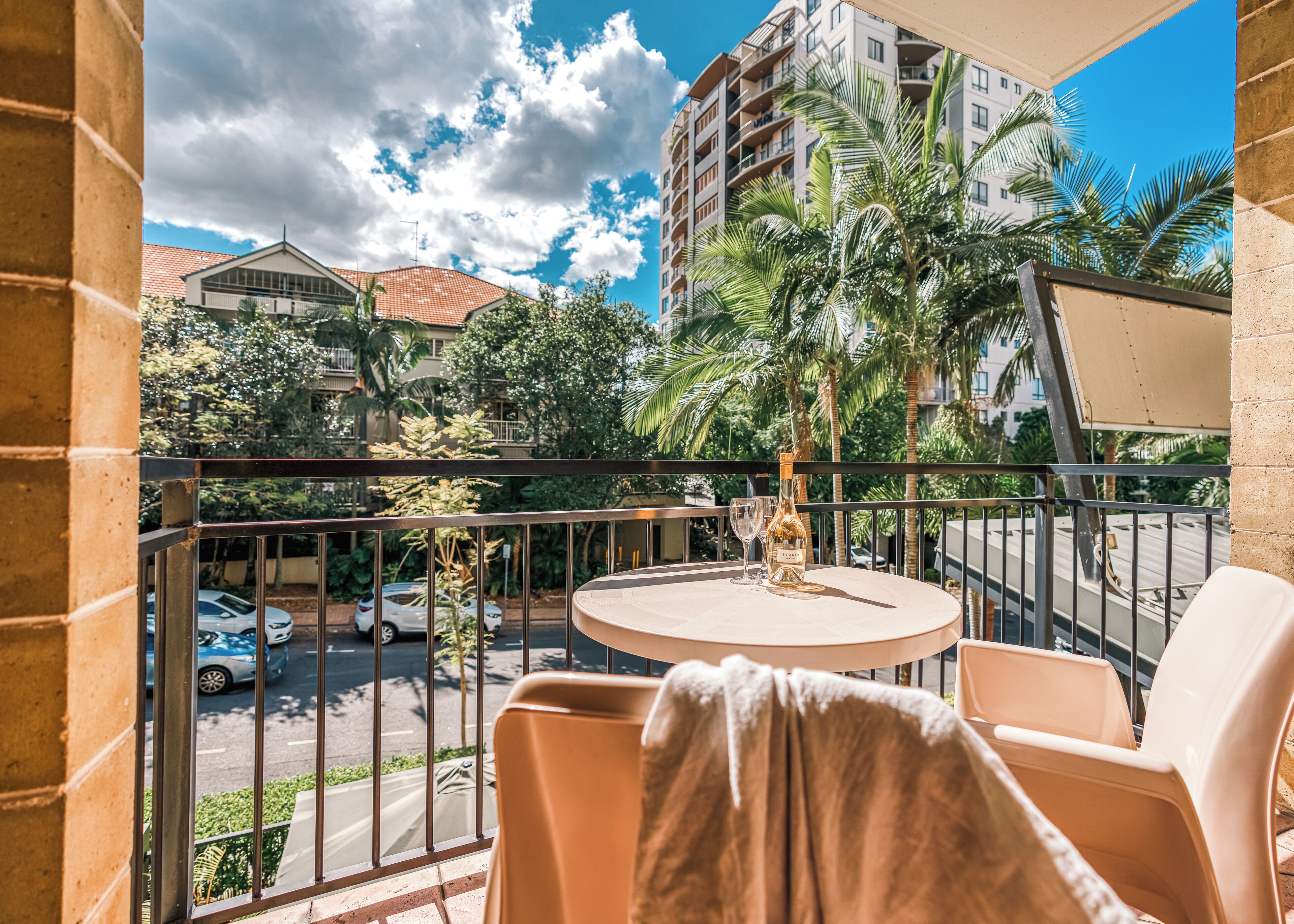 Hotel Room | Ban công