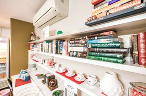 Library - Il Mondo Boutique Hotel (Kangaroo Point)