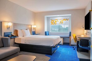 In-room safe, desk, iron/ironing board, free cots/infant beds - Microtel Inn & Suites by Wyndham Anderson/Clemson (Anderson)