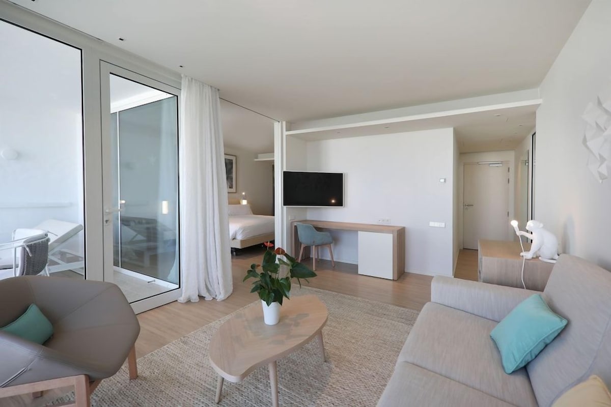 In-room safe, desk, laptop workspace, blackout curtains
