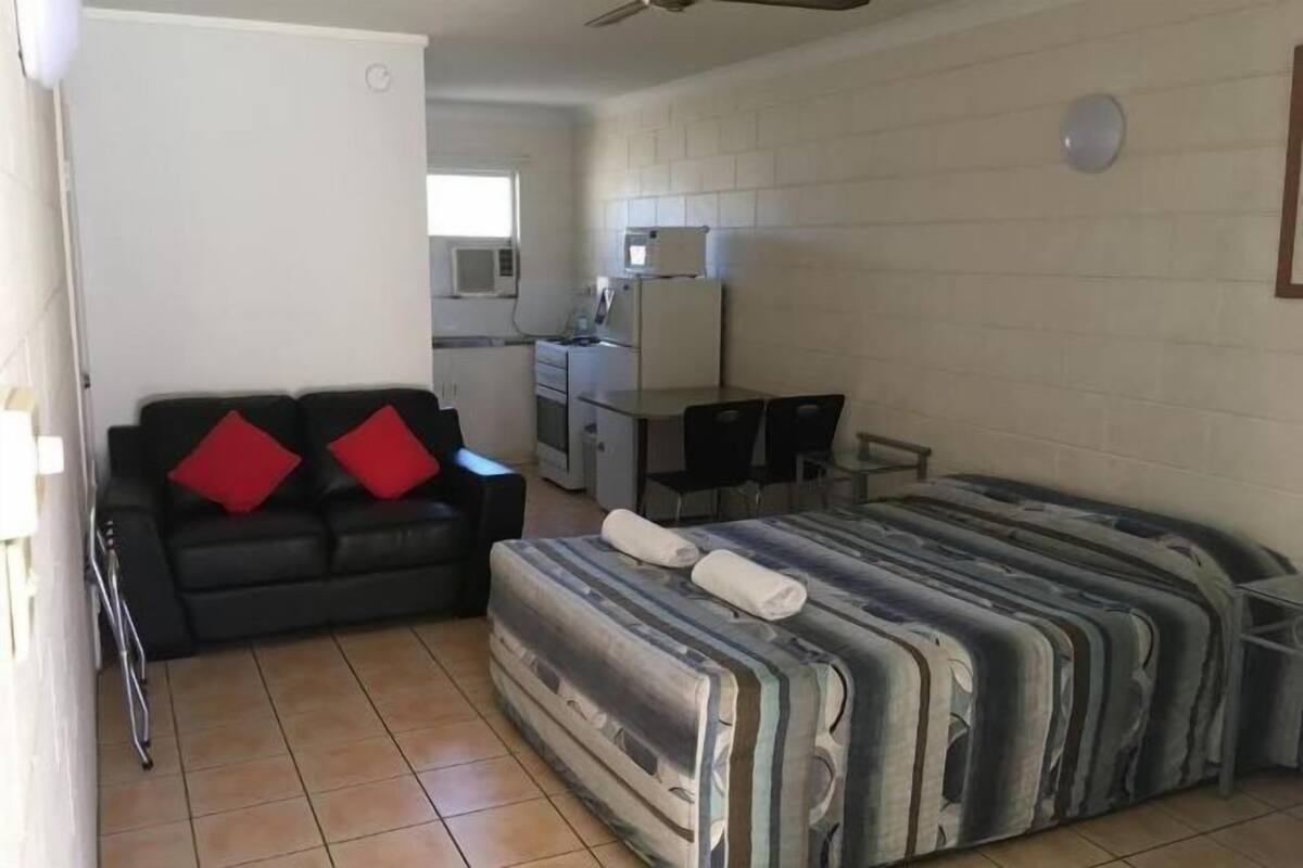1 bedroom, individually decorated, individually furnished
